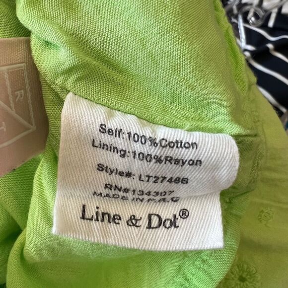 LINE & DOT Willow V-Neck Top Neon Green Size Small RTW - Picture 11 of 11